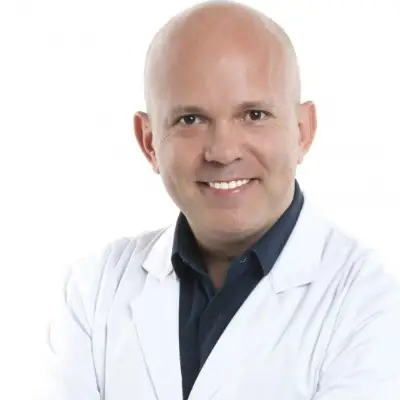 Dr. Gonzalo Mora